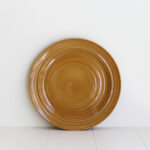 Plato llano ocre