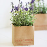 Bolsita de papel con lavanda artificial