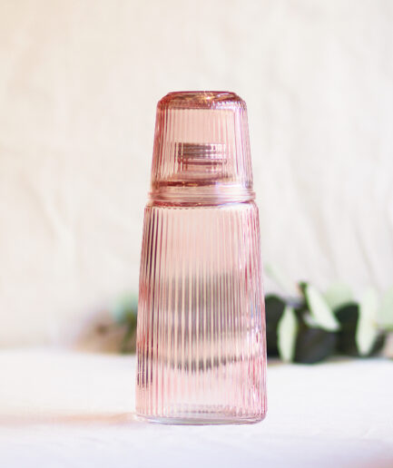 Jarra de cristal con vaso incorporado - Rosa