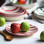 Plato llano - Colección "Entre Rayas" - Rojo