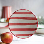 Plato postre - Colección "Entre Rayas" - Rojo